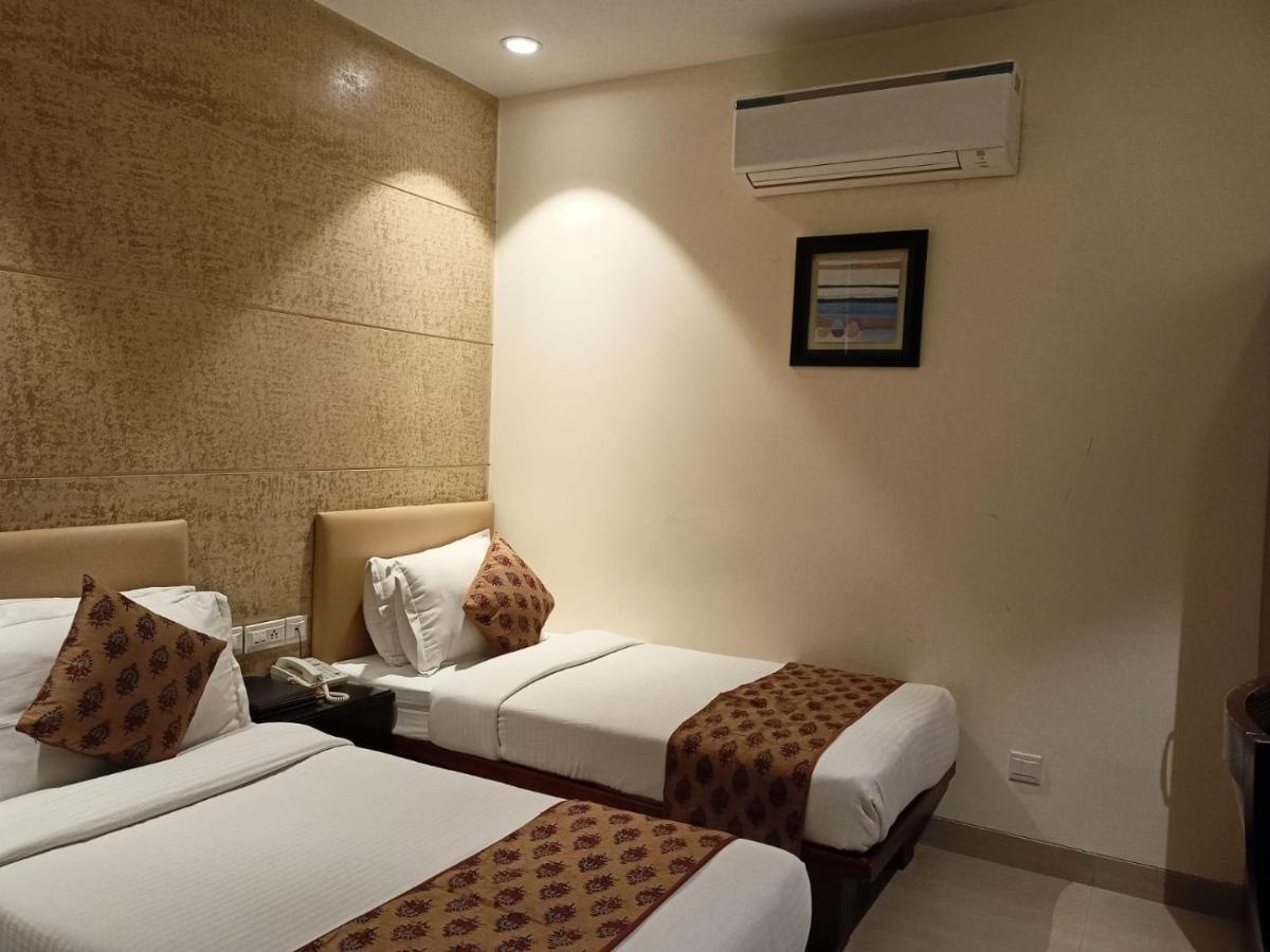 Hotel Cosy Grand, Chanakyapuri By The Cosy 4*