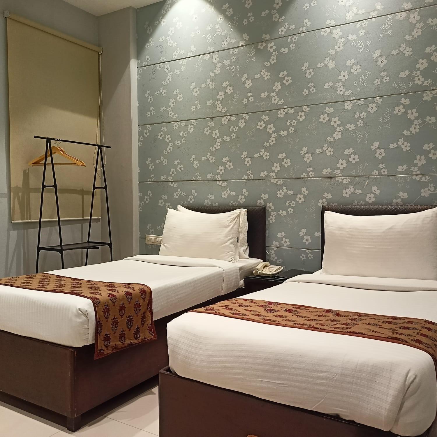 Hotel Cosy Grand, Chanakyapuri By The Cosy 4*